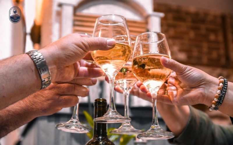 Mua rượu vang nhập khẩu chính hãng – liên hệ TH Wine