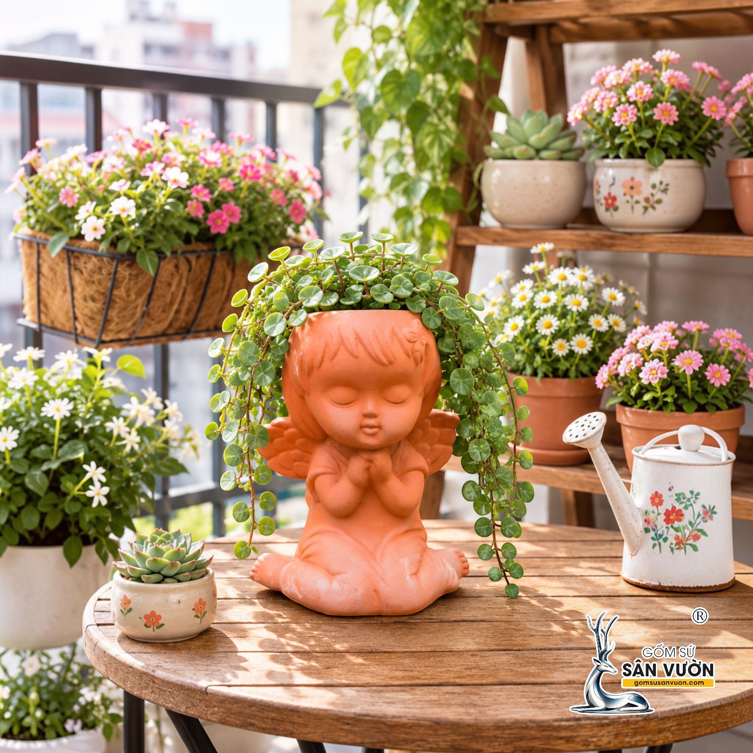 BIẾN BAN CÔNG NHỎ THÀNH GÓC THƯ GIÃN VỚI CHẬU GỐM
