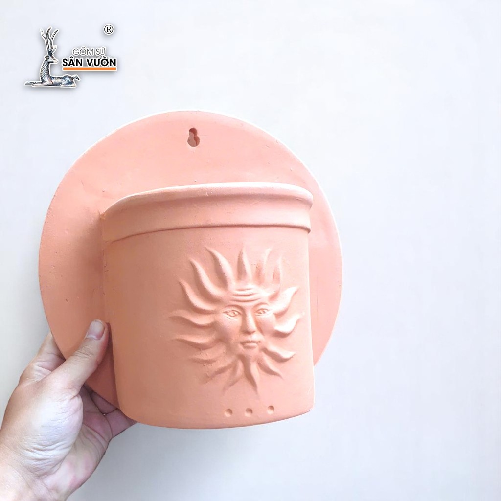 Chậu Treo Tường Đất Nung Hoa Văn Mặt Trời - Gốm Sứ Sân Vườn