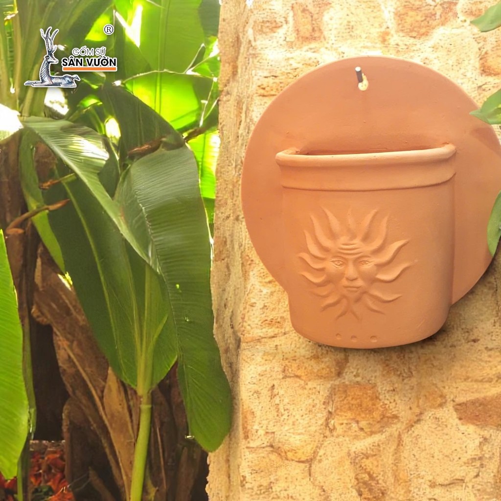 Chậu Treo Tường Đất Nung Hoa Văn Mặt Trời - Gốm Sứ Sân Vườn