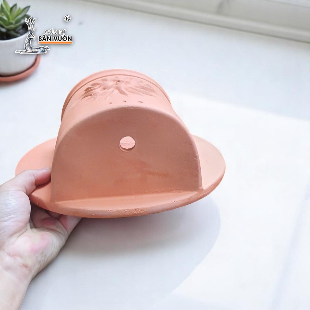 Chậu Treo Tường Đất Nung Hoa Văn Mặt Trời - Gốm Sứ Sân Vườn