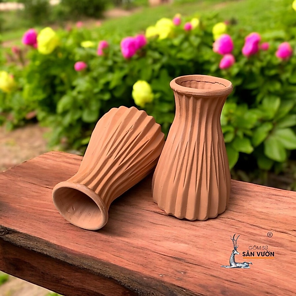Bình Gốm Đất Nung Gân Dọc 2 Size - Gốm Sứ Sân Vườn