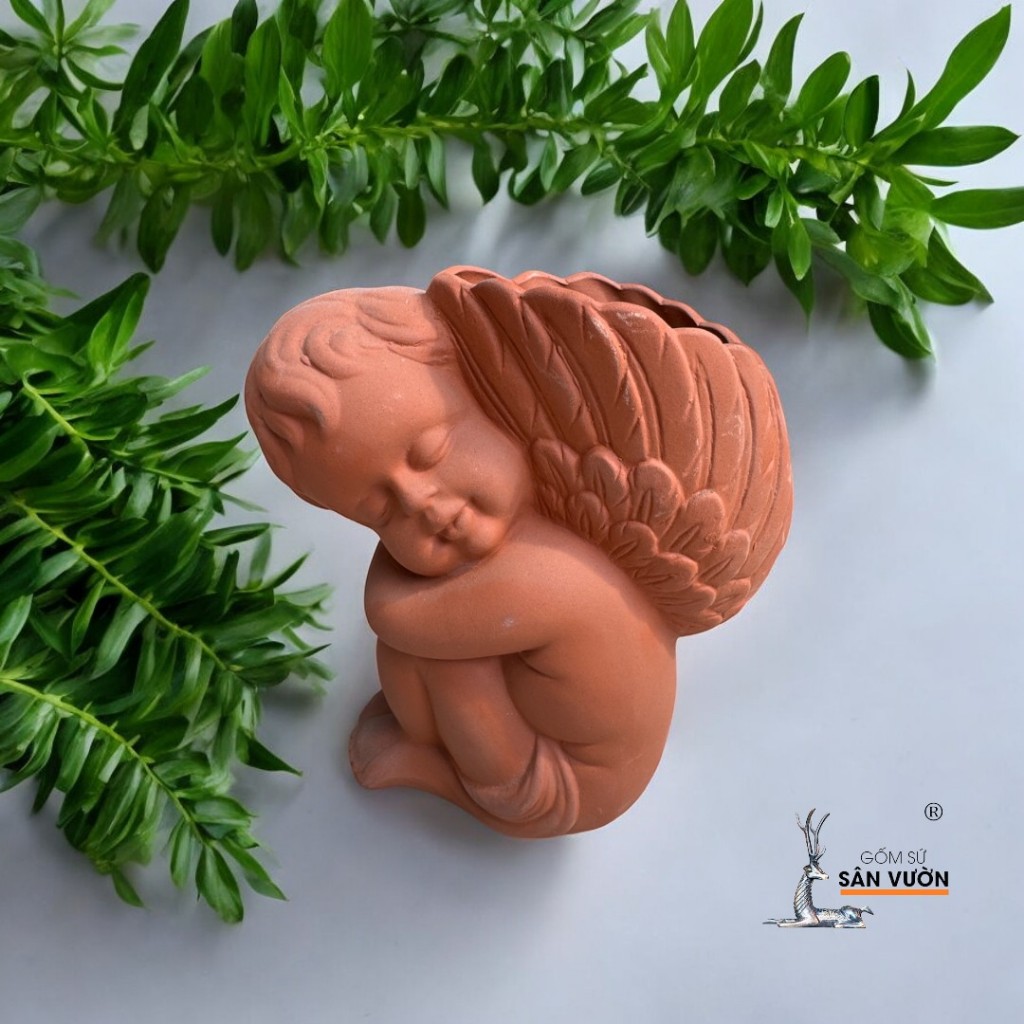 Chậu Gốm Đất Nung Hình Thiên Thần Nhỏ Ngồi Bó Gối - Gốm Sứ Sân Vườn