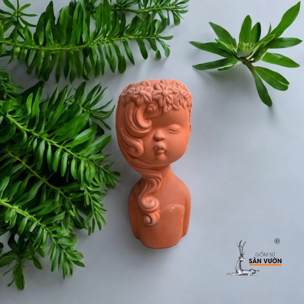 Chậu Gốm Đất Nung Hình Cô Gái Dễ Thương - Gốm Sứ Sân Vườn
