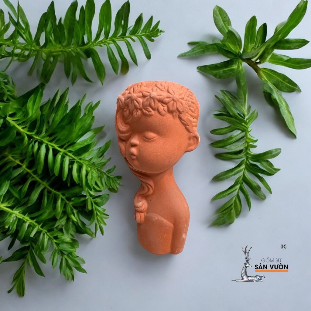 Chậu Gốm Đất Nung Hình Cô Gái Dễ Thương - Gốm Sứ Sân Vườn
