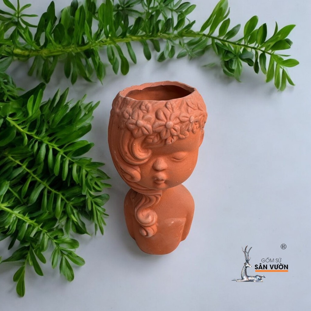 Chậu Gốm Đất Nung Hình Cô Gái Dễ Thương - Gốm Sứ Sân Vườn