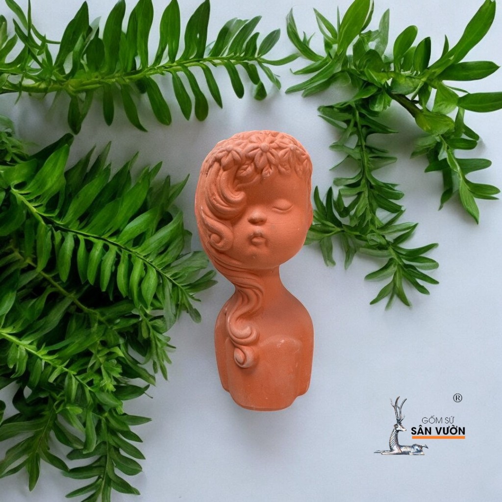 Chậu Gốm Đất Nung Hình Cô Gái Dễ Thương - Gốm Sứ Sân Vườn