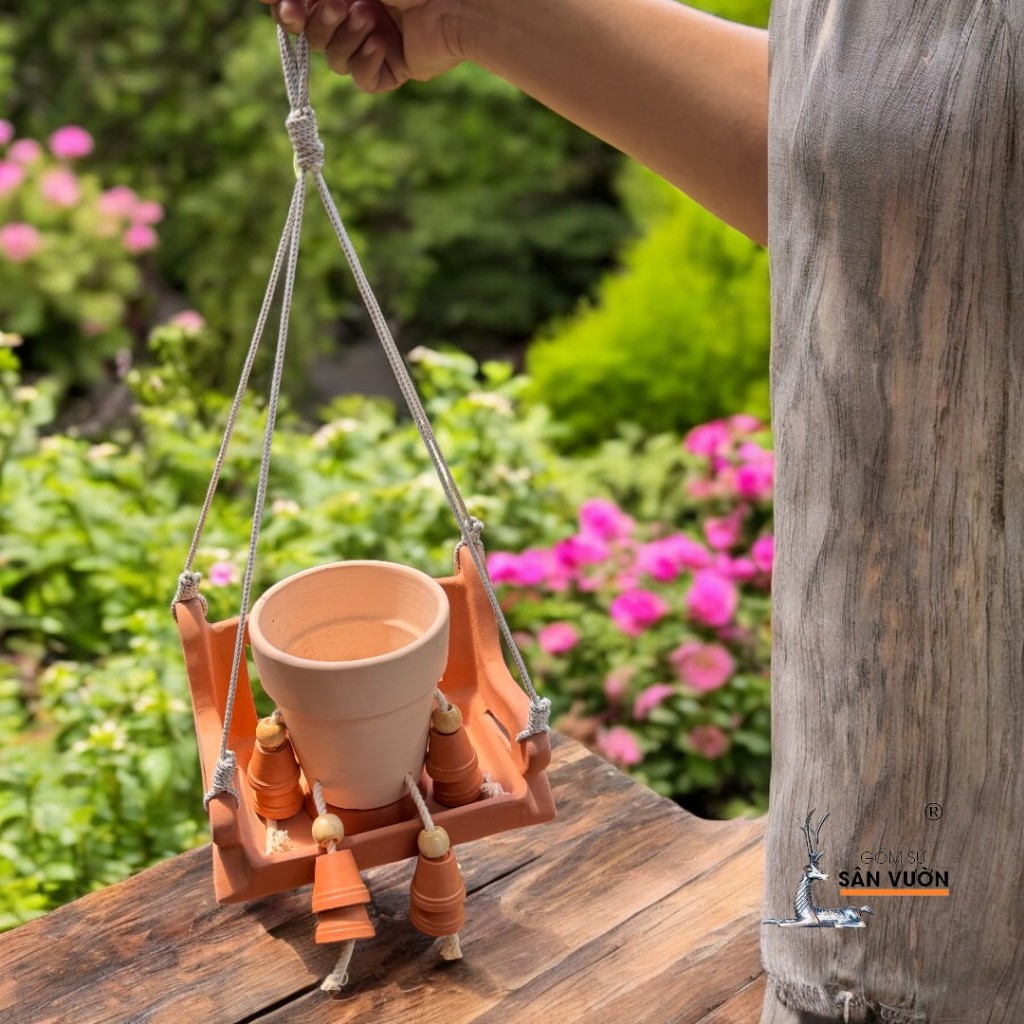 Bộ Gốm Đất Nung Xích Đu Và Chậu Hình Người Potman - Gốm Sứ Sân Vườn - Decor Sân Vườn