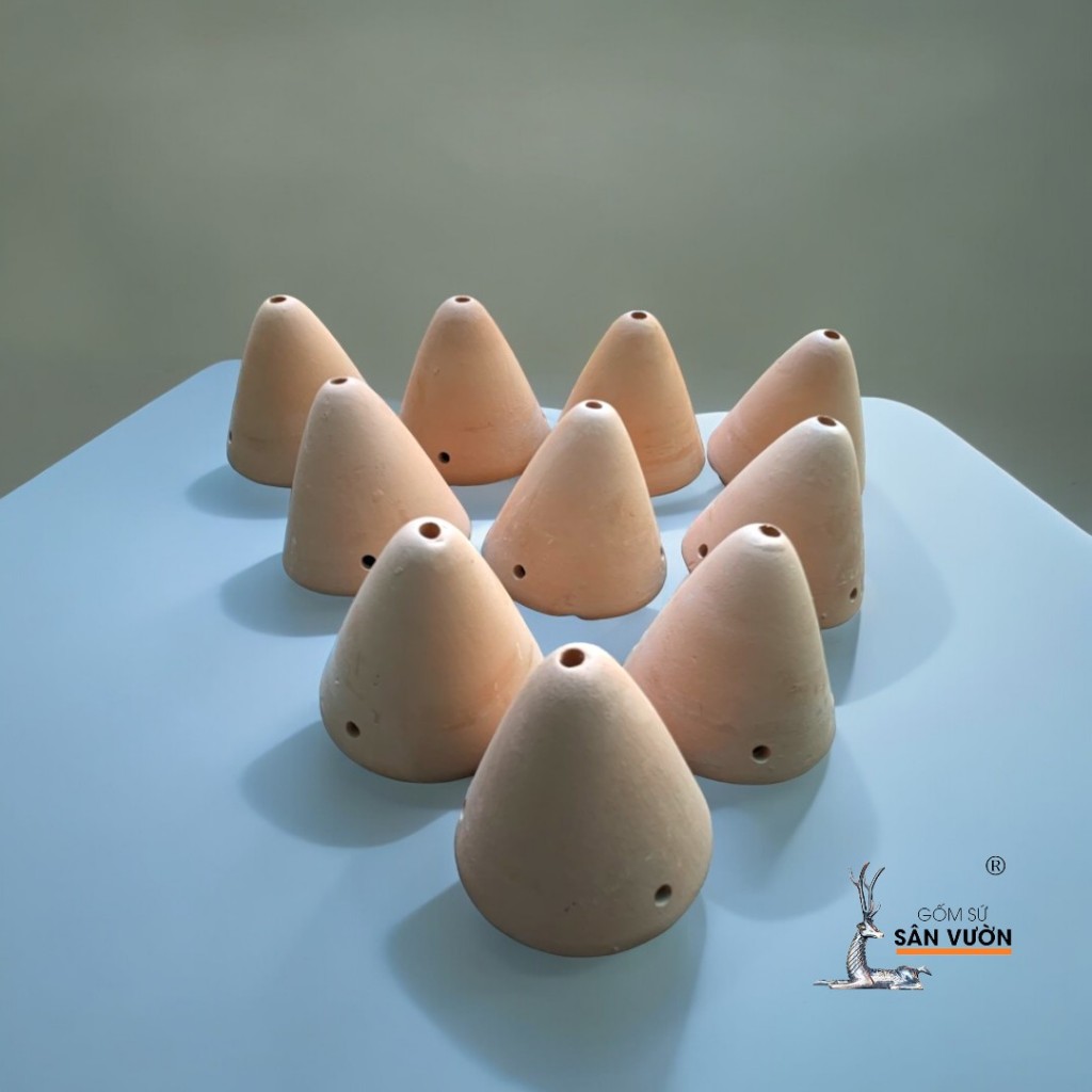 Chậu Treo Decor Gốm Đất Nung hình Bánh Ú ( Chóp Nón ) - Gốm Sứ Sân Vườn