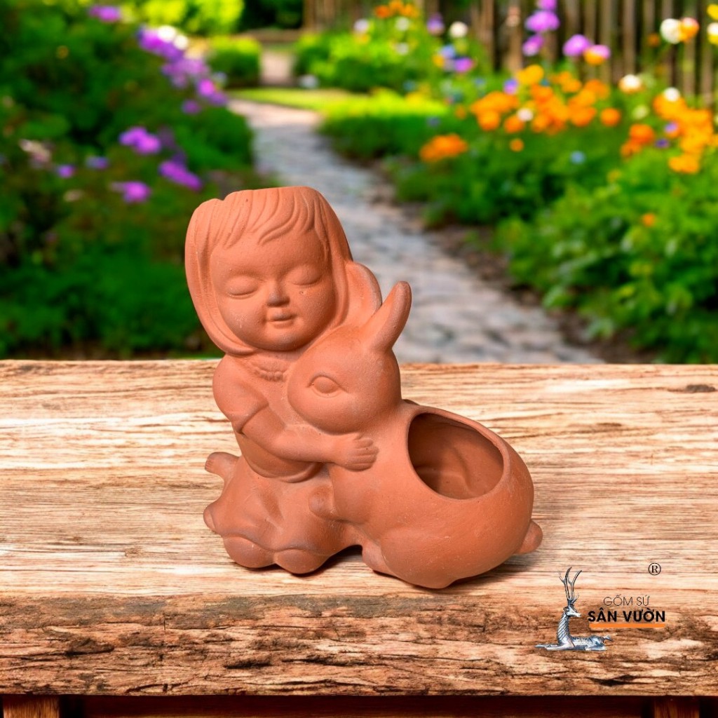 Chậu Gốm Đất Nung Hình Em Bé Ôm Thỏ - Gốm Sứ Sân Vườn - Chậu Decor Dễ Thương