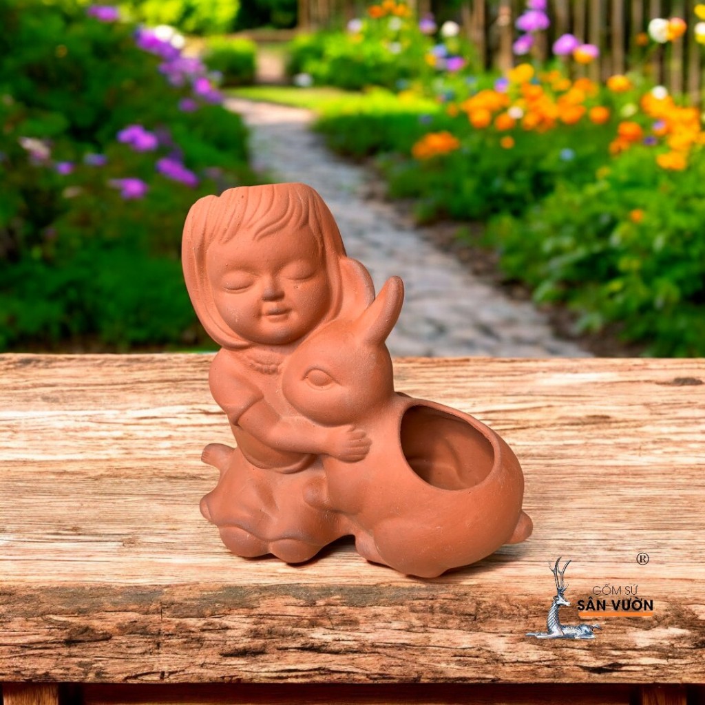 Chậu Gốm Đất Nung Hình Em Bé Ôm Thỏ - Gốm Sứ Sân Vườn - Chậu Decor Dễ Thương
