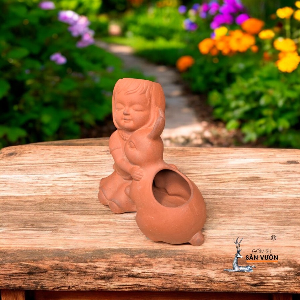 Chậu Gốm Đất Nung Hình Em Bé Ôm Thỏ - Gốm Sứ Sân Vườn - Chậu Decor Dễ Thương