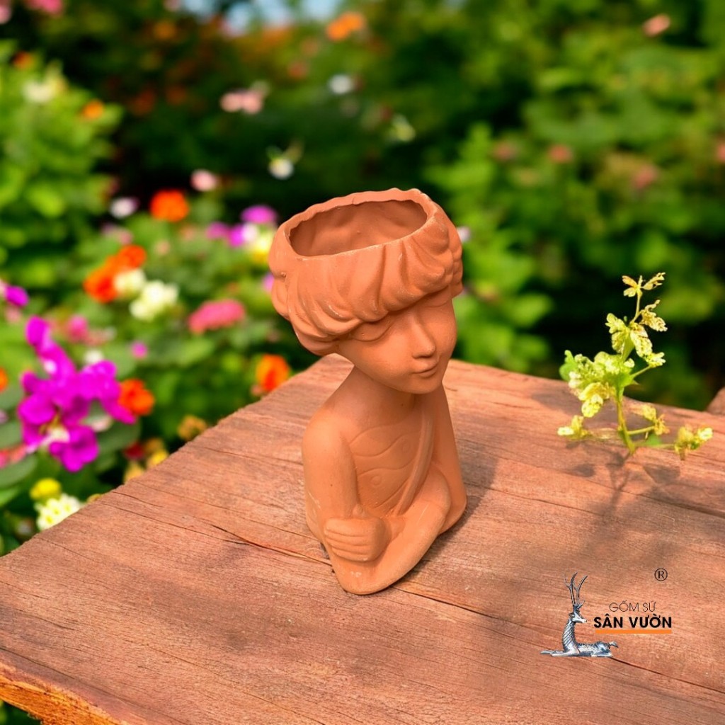 Chậu Gốm Đất Nung Hình Cậu Bé Tomboy - Gốm Sứ Sân Vườn