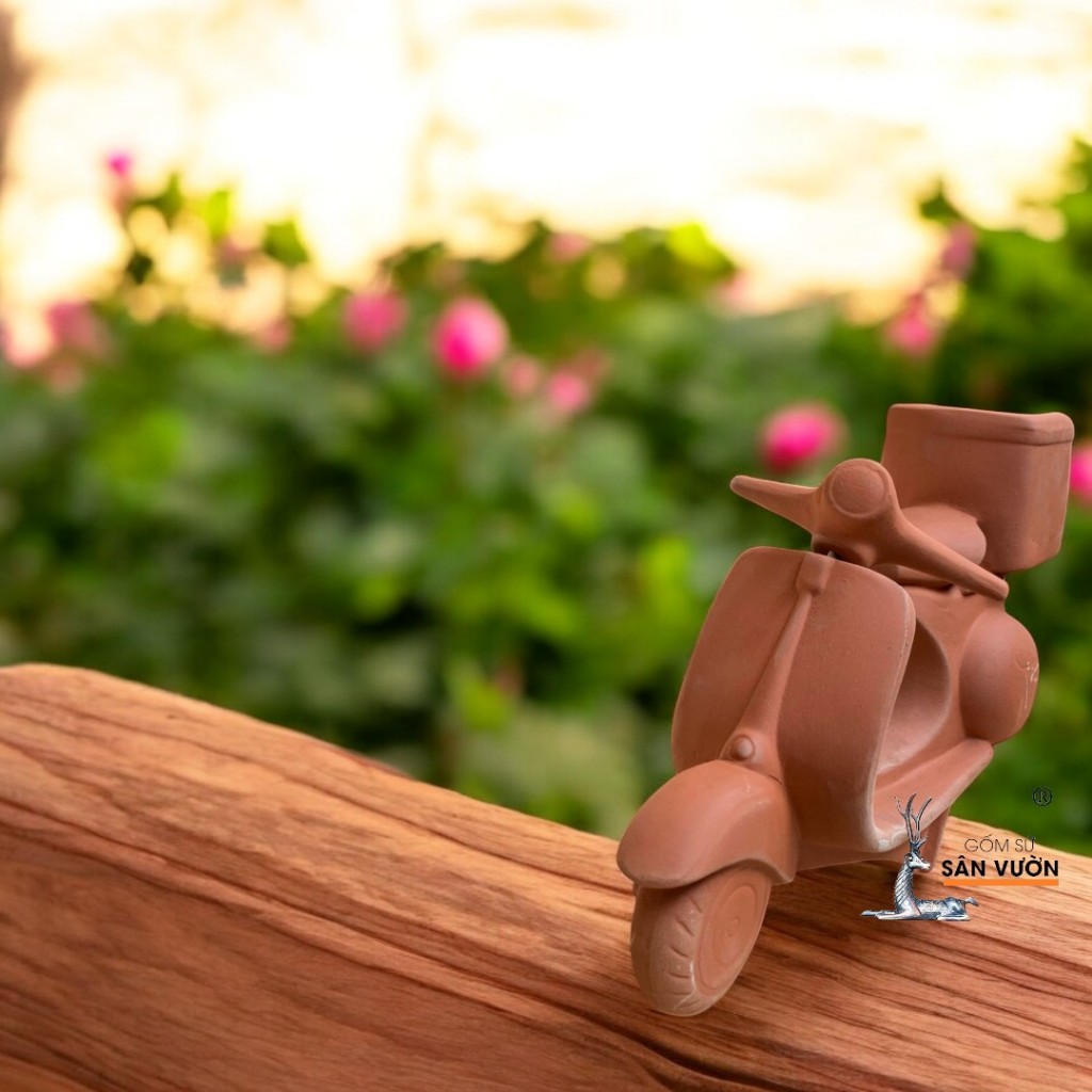 Chậu Gốm Đất Nung Hình Xe Vespa - Gốm Sứ Sân Vườn
