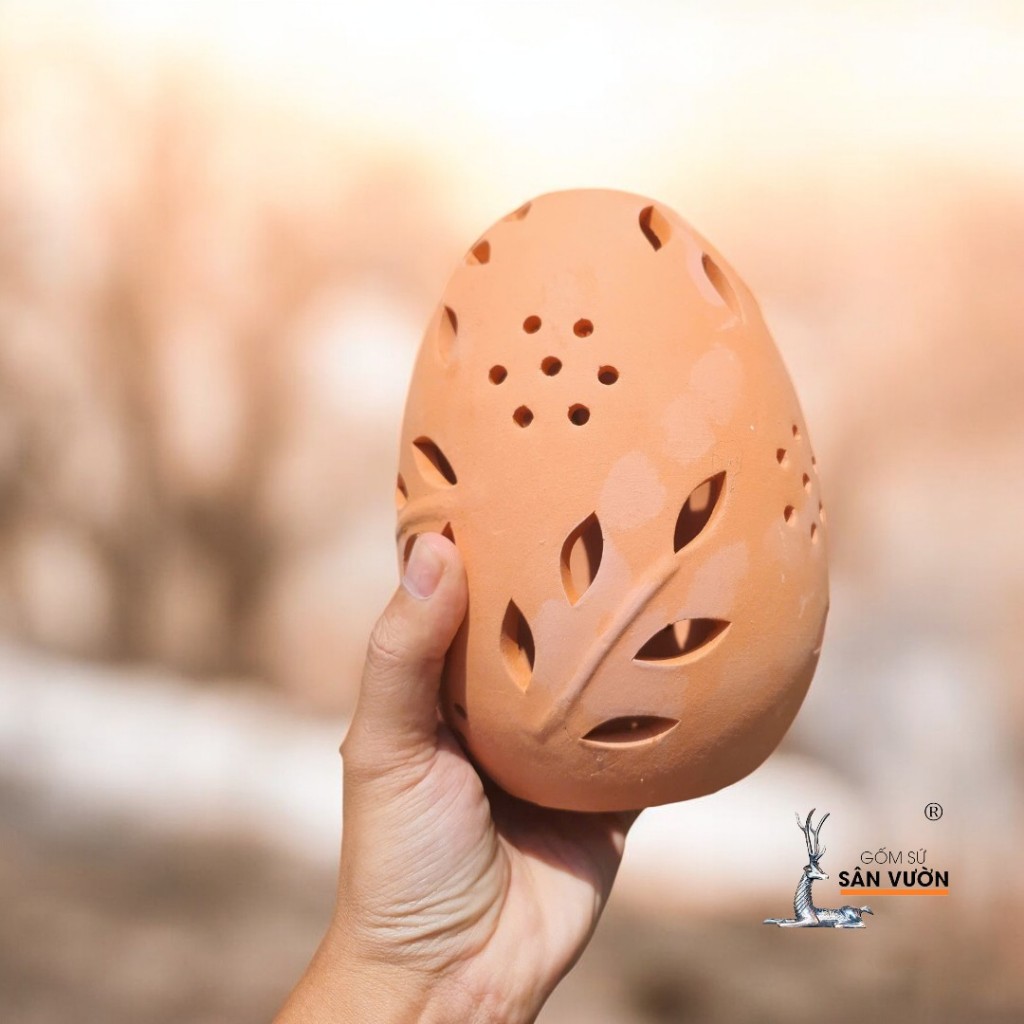 Đèn Gốm Đất Nung Hình Trứng Gà Vân Lá Liễu/ Vân Hoa 4 Cánh - Gốm Sứ Sân Vườn