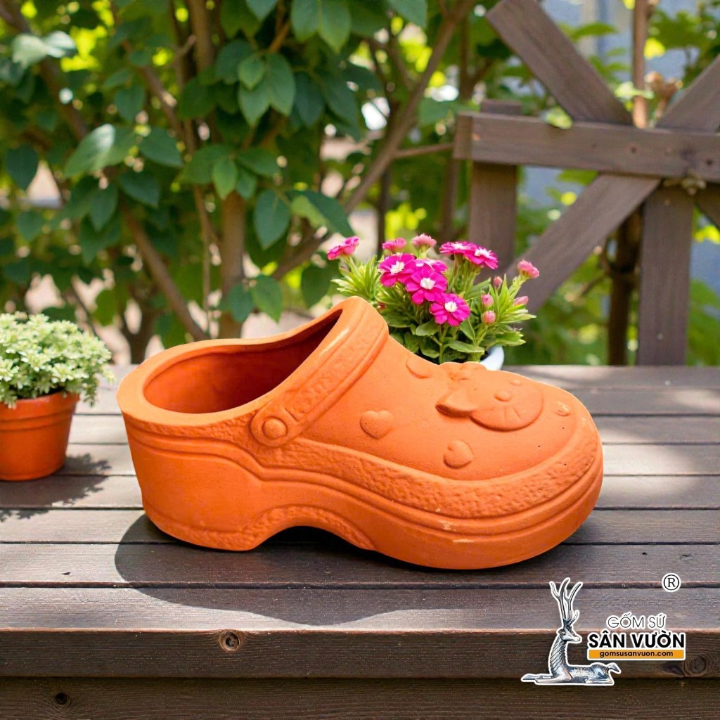 Chậu Đất Nung Hình Chiếc Dép Crocs Hình Kitty - Gốm Sứ Sân Vườn