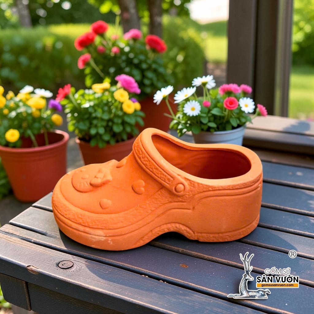 Chậu Đất Nung Hình Chiếc Dép Crocs Hình Kitty - Gốm Sứ Sân Vườn