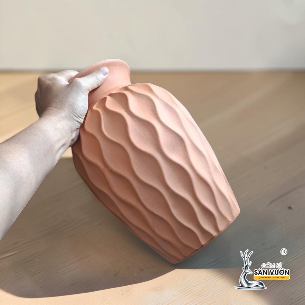 Bình Gốm Miệng Loe Vân Lượn Sóng Dọc -  Cao 32cm x Miệng 15 cm - Gốm Sứ Sân Vườn