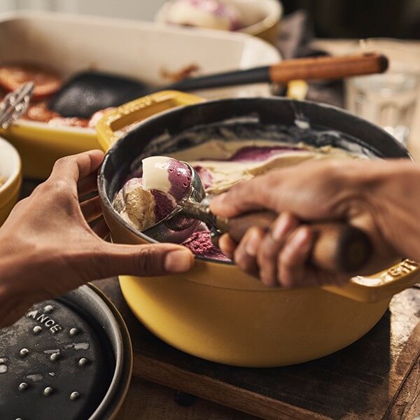 Nồi gang tròn STAUB màu xám