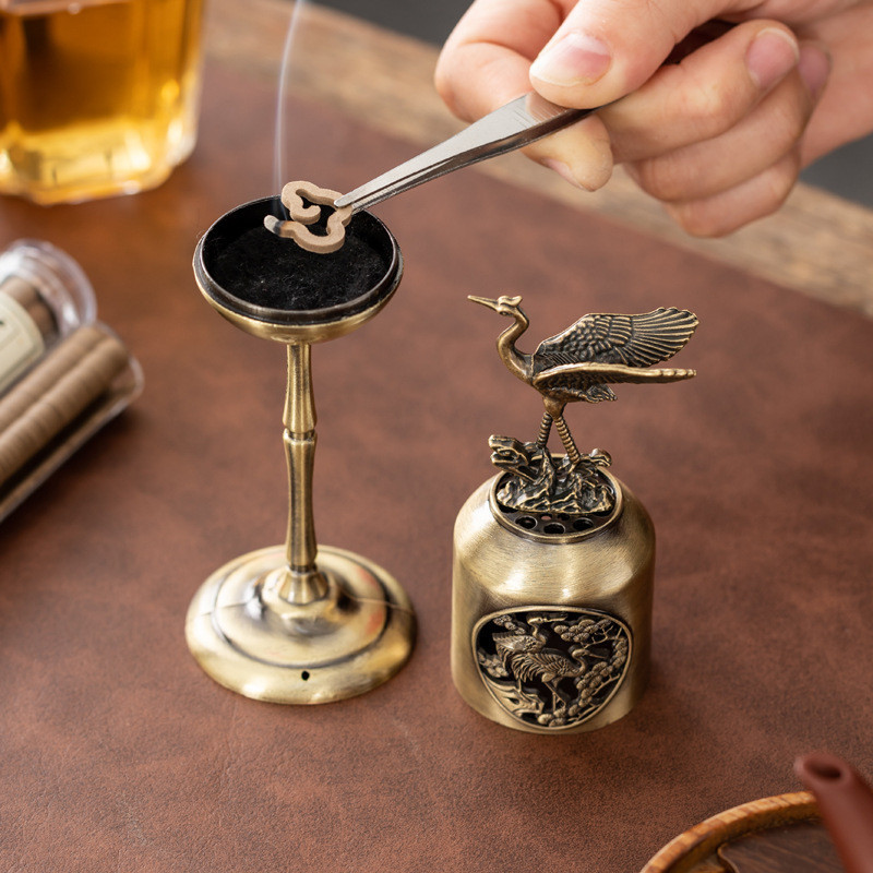 Lư Hương Hạc Cung Đình 100g – Lò Đốt Trầm Kim Loại Vạn Thọ – Kèm Đế Chống Cháy & Lỗ Cắm Nhang + Nhang Vân Mây