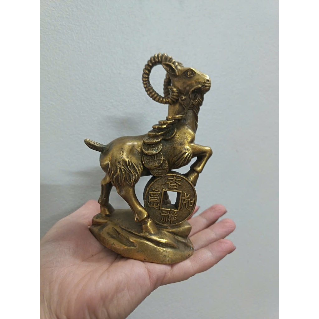 Tượng Con Dê Nam Dương Bằng Đồng Vàng - Tượng Dê Đồng Phong Thủy Tài Lộc Cỡ Lớn 17cm