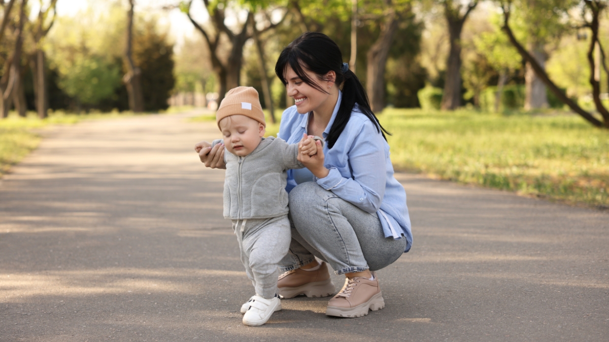 BÉ HAY ĐÒI BẾ KHI ĐI BỘ: ĐỪNG VỘI TRÁCH CON LƯỜI, CÓ THỂ ĐÔI GIÀY ĐANG 