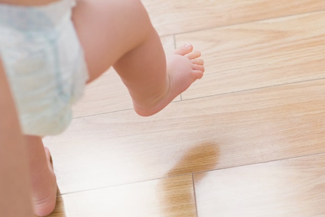 Dấu hiệu cho thấy bé đã sẵn sàng tập đi – Ba mẹ đừng bỏ lỡ “thời điểm vàng”!