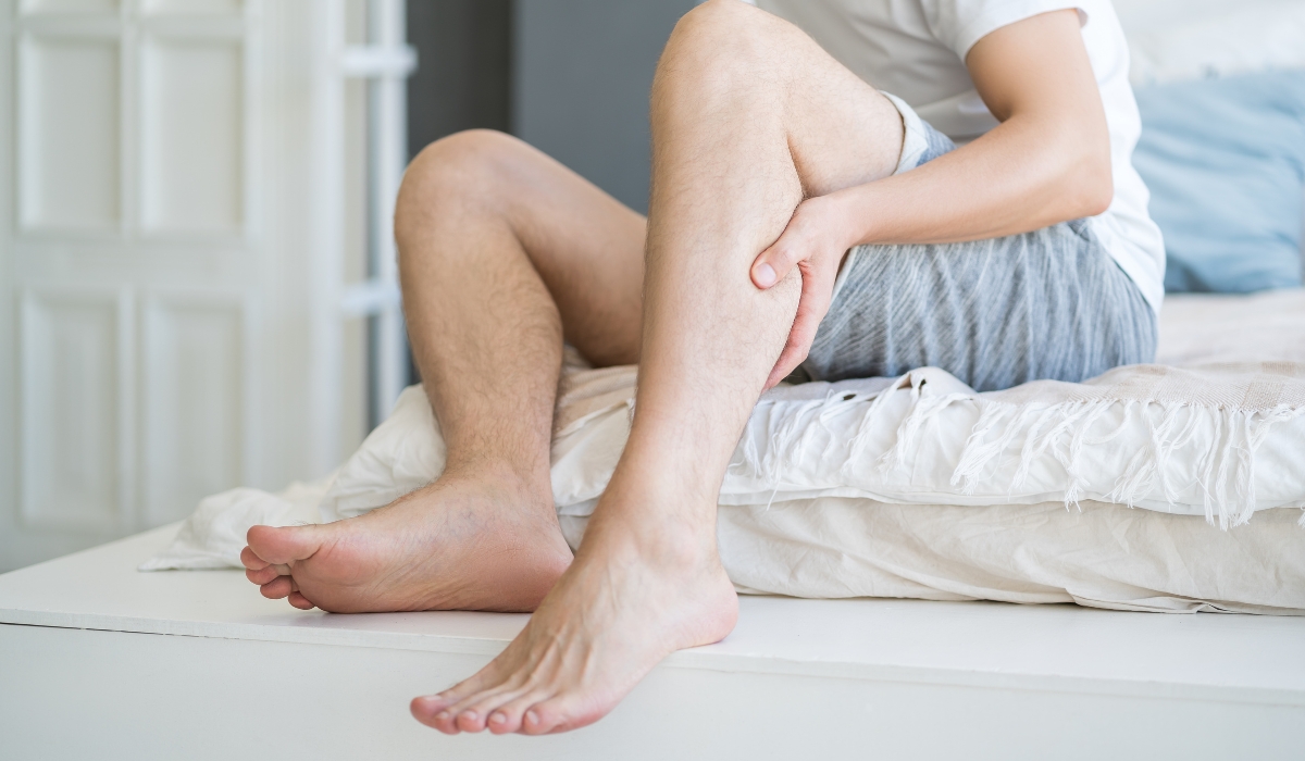 CHUỘT RÚT ĐÊM Ở TRẺ: CẢNH BÁO SỚM TỪ BÀN CHÂN BẸT SỤP VÒM