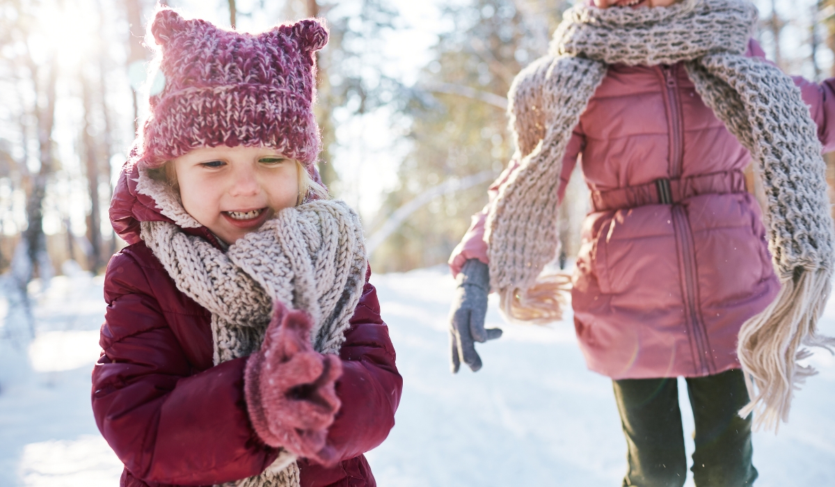 10 TRÒ CHƠI VẬN ĐỘNG TRONG NHÀ CHO BÉ MÙA ĐÔNG GIÚP BÉ KHỎE MẠNH