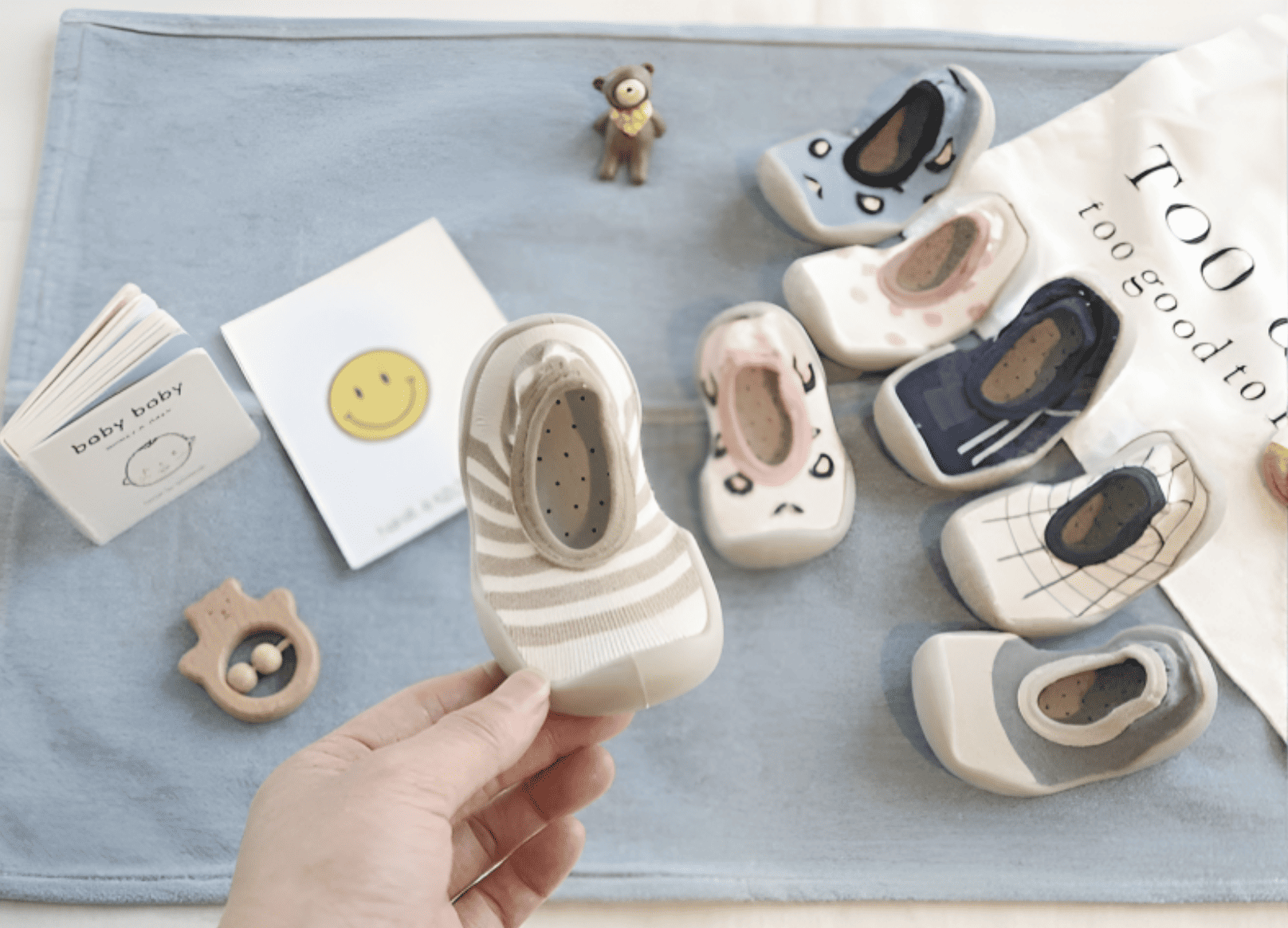 Đừng mua giày mềm nhũn toàn bộ cho con nếu không muốn hại xương!