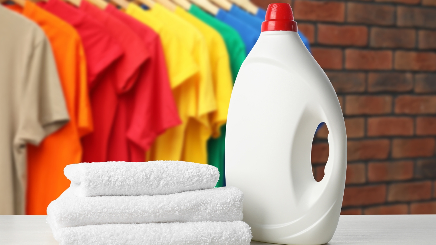 CÓ NÊN DÙNG NƯỚC XẢ VẢI CHO QUẦN ÁO TRẺ SƠ SINH VÀ TRẺ NHỎ? SỰ THẬT MẸ CẦN BIẾT