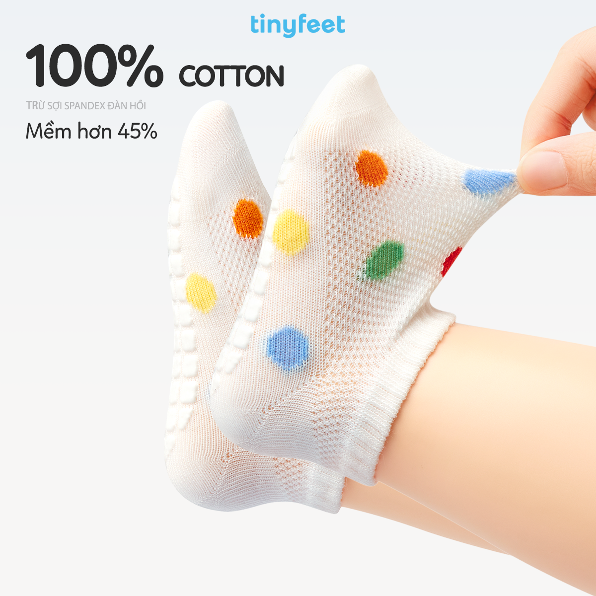 Đôi tất được sử dụng 100% vải cotton an toàn cho da bé
