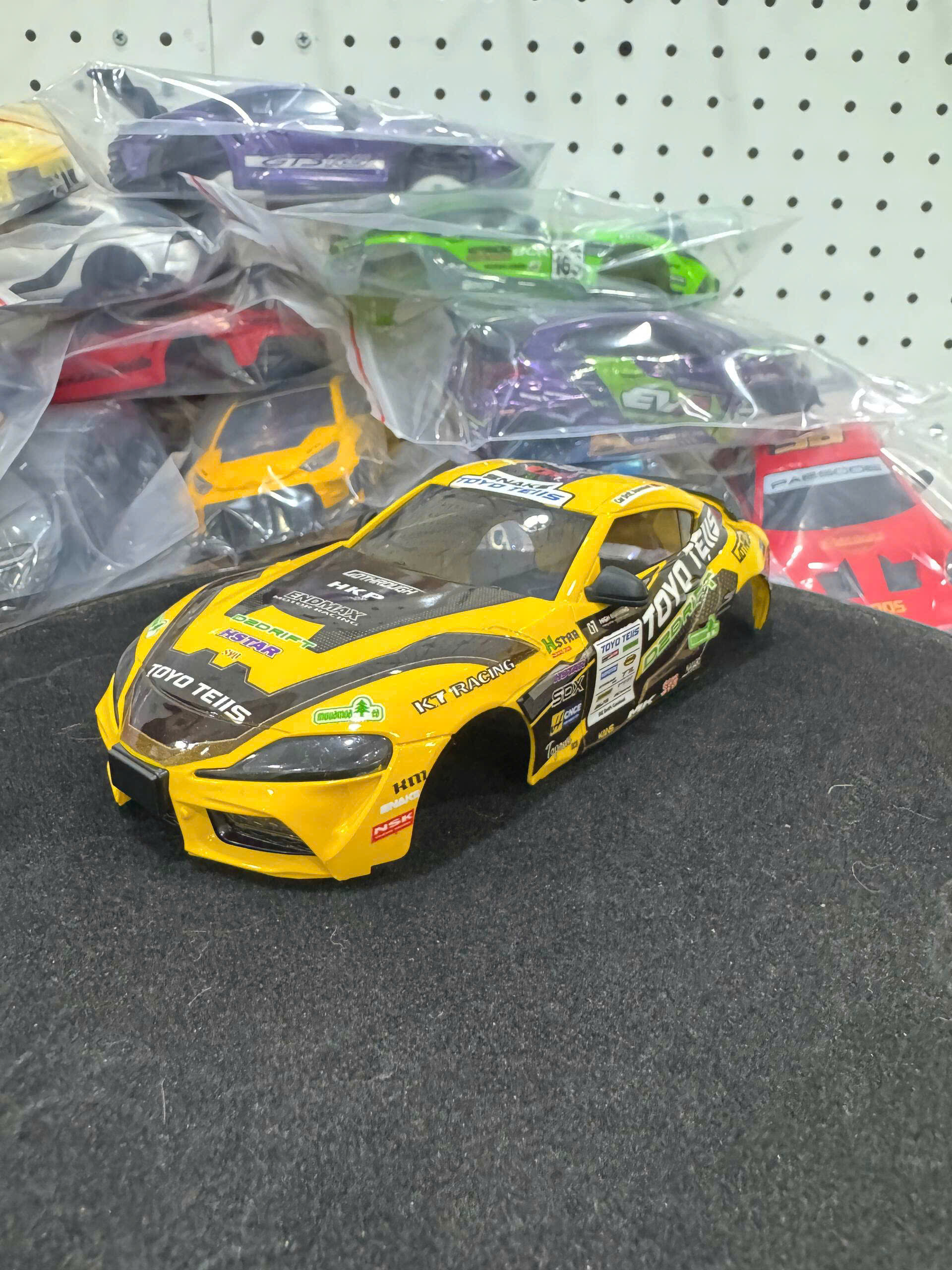 Body 1/24 1/28 nhựa