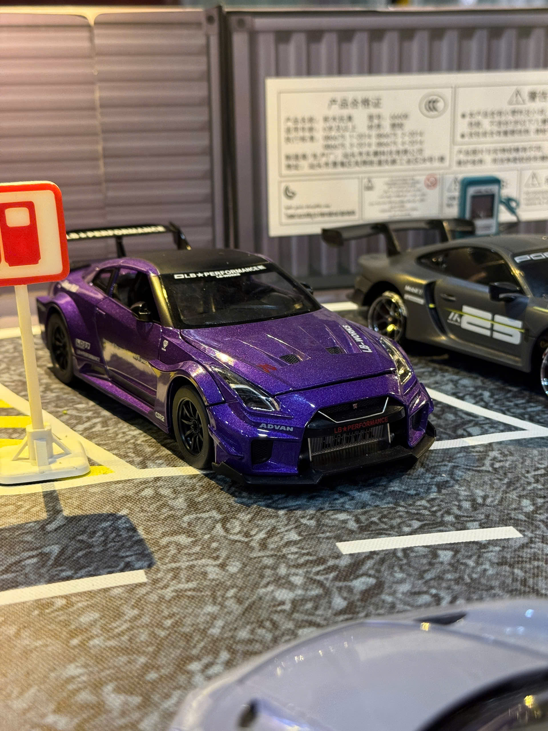 Mô hình xe 1/24 kim loại, dùng làm body RC 1/24