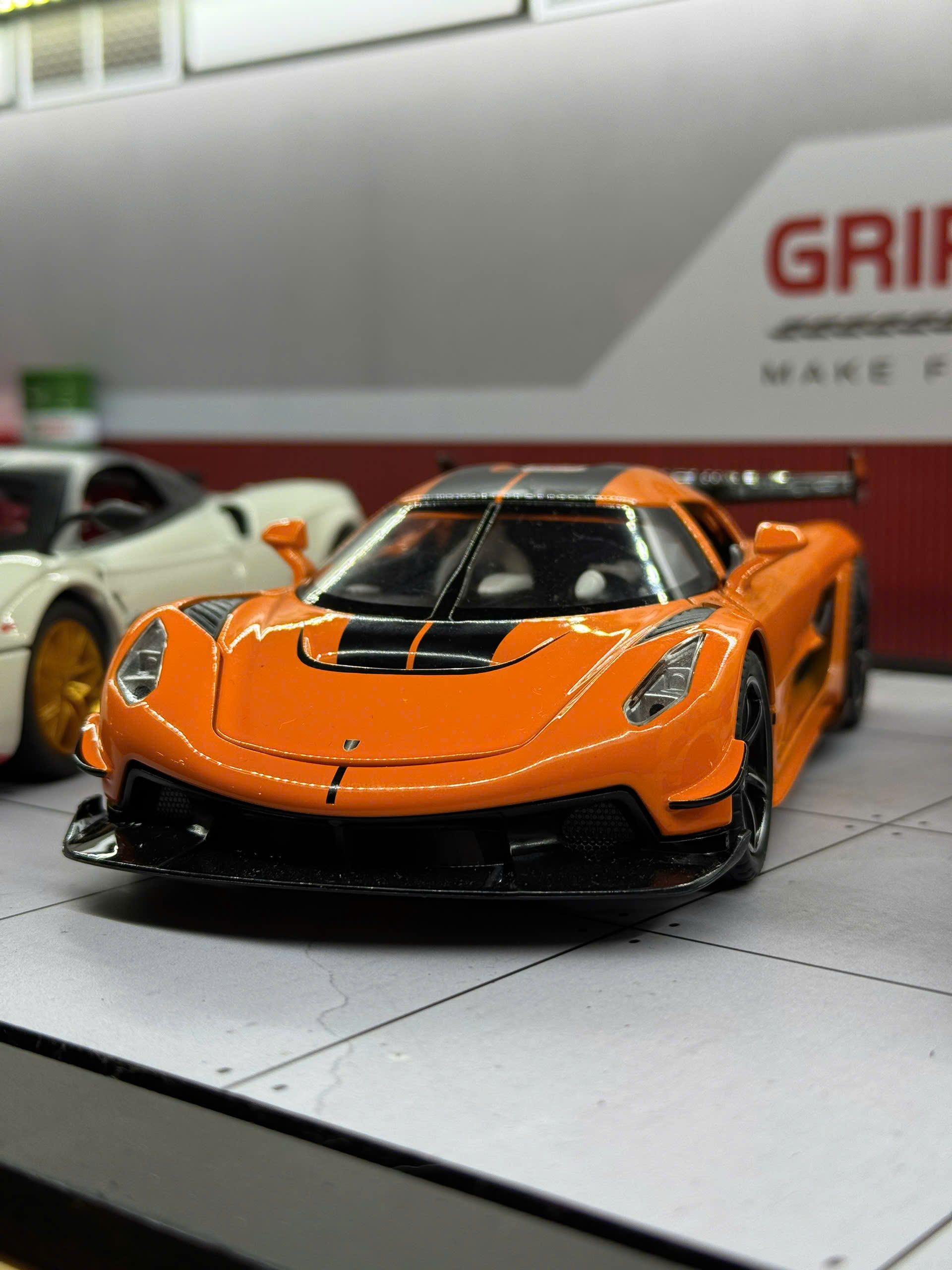 Mô hình xe 1/24 kim loại, dùng làm body RC 1/24