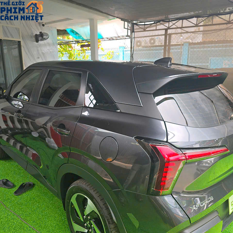 Dán phim cách nhiệt sườn trước ô tô