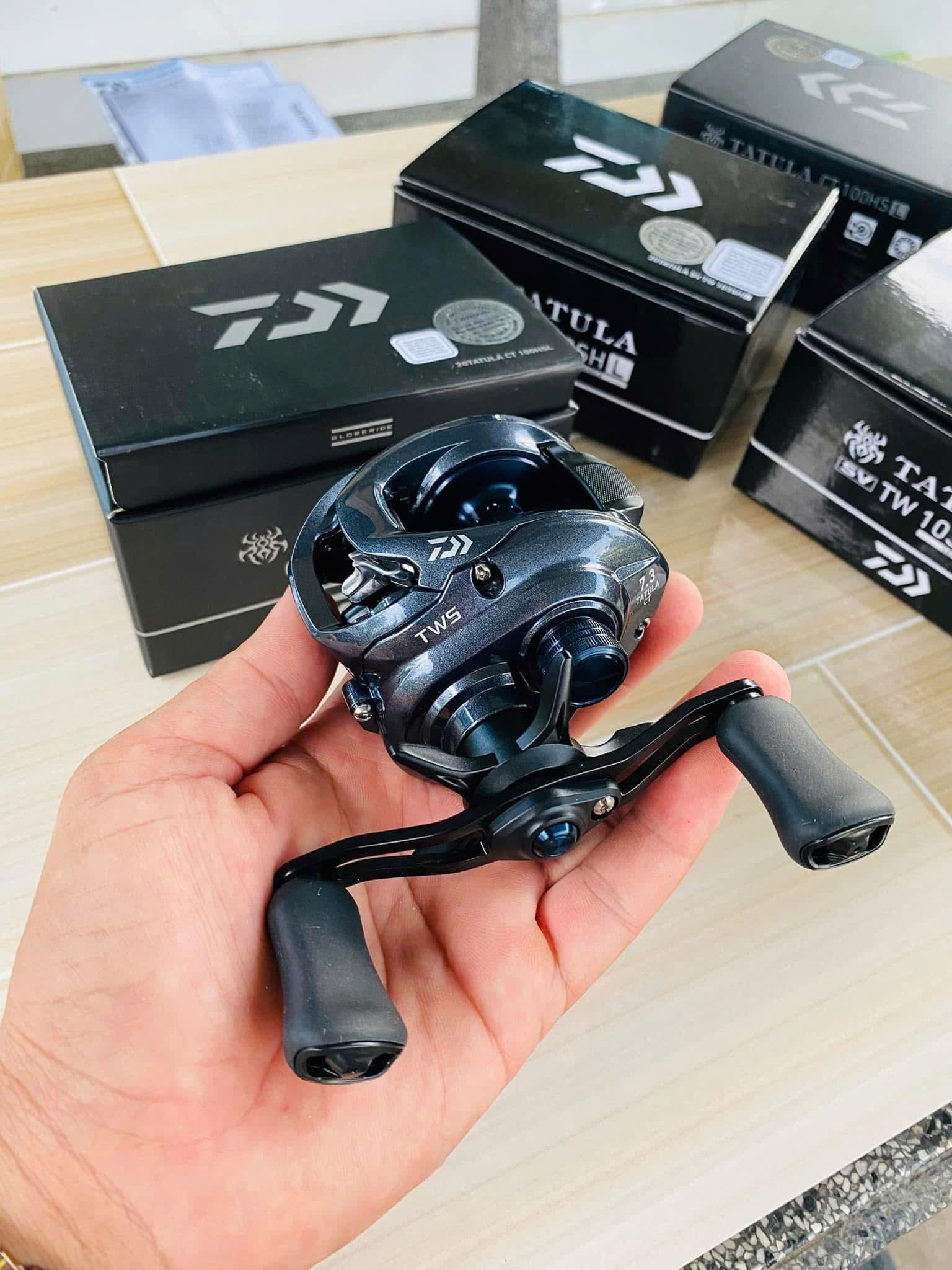 máy ngang DAIWA TATULA CT100HSL