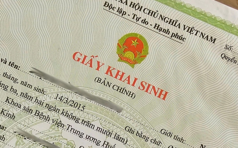 Giấy khai sinh khi mẹ chưa đủ tuổi và xét nghiệm ADN huyết thống