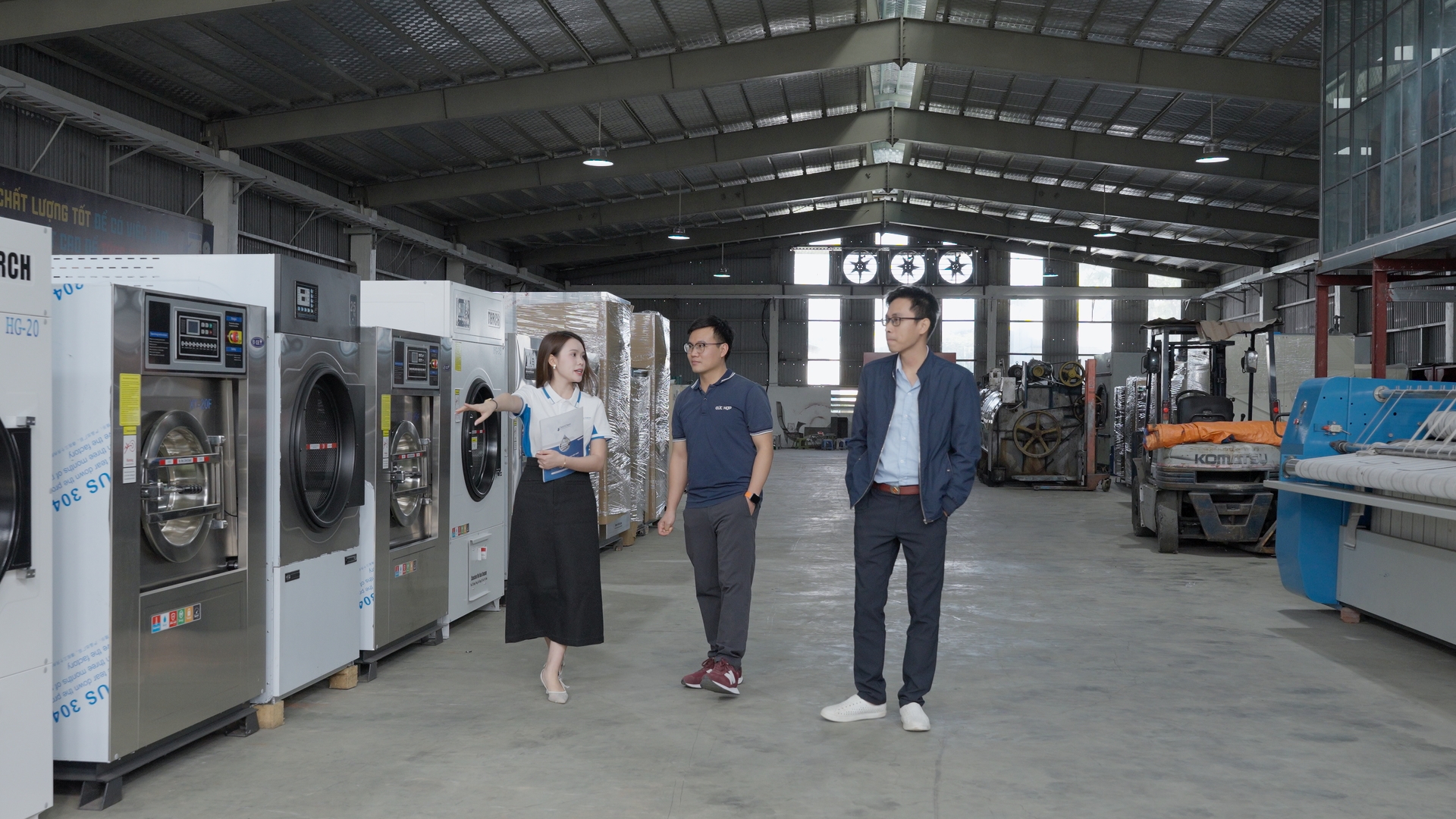 Mô Hình Giặt Là Công Nghiệp 2026: Nên Nhượng Quyền Hay Tự Xây Dựng Thương Hiệu?