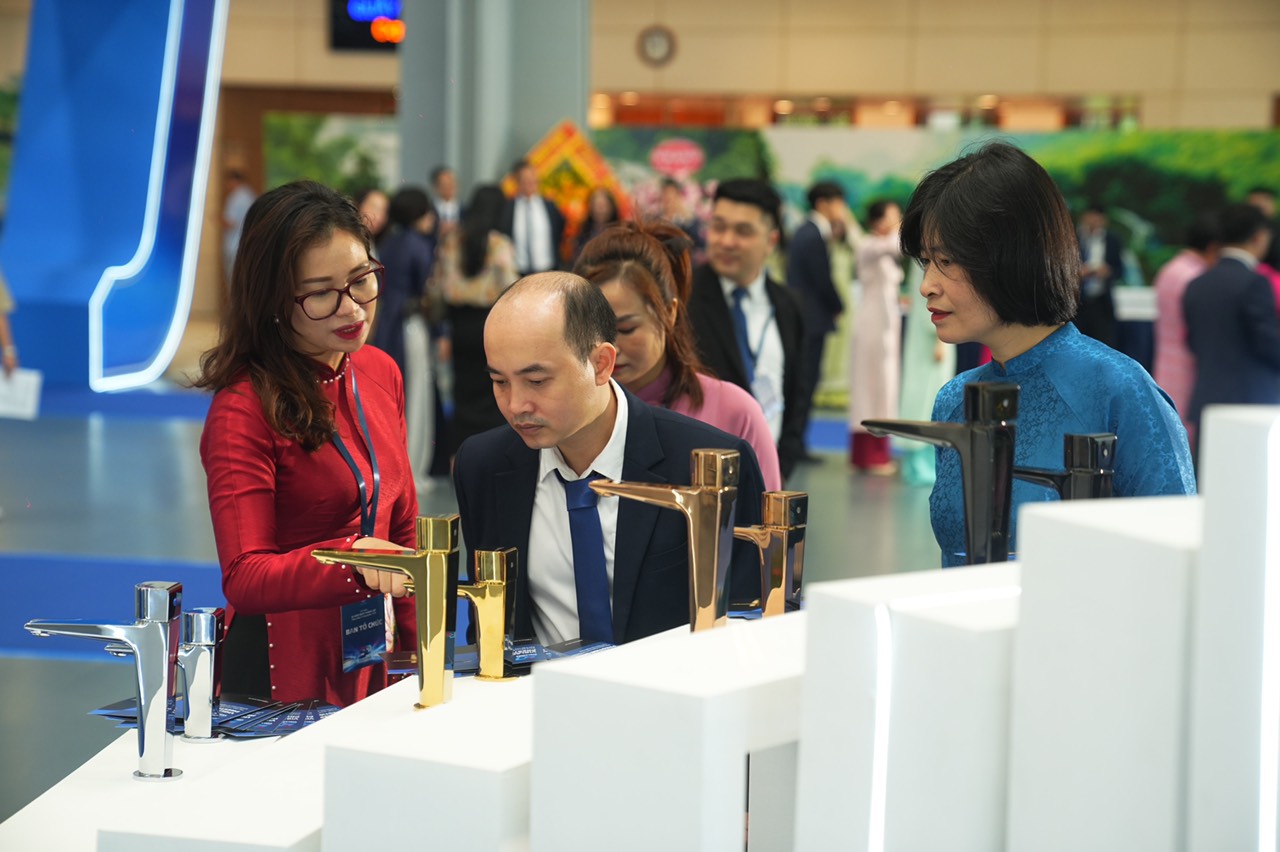 Bước tiến xanh của Viglacera trong công nghệ sản xuất sen vòi tại lễ kỷ niệm 50 năm thành lập