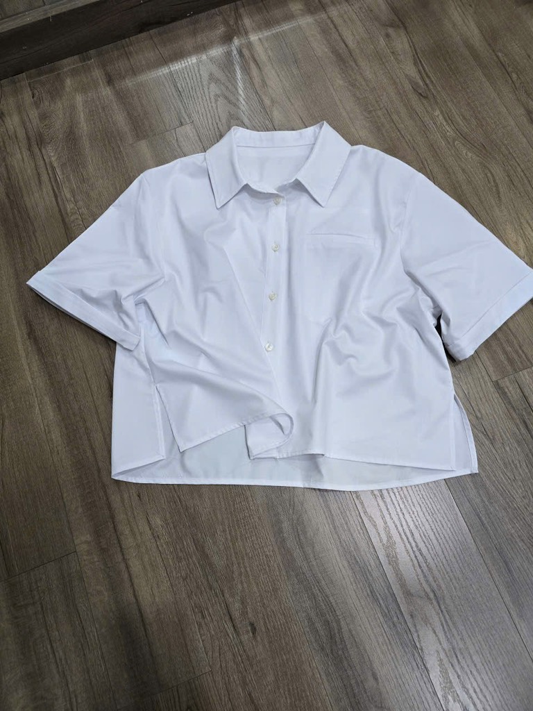 AE31 Áo sơ mi croptop xẻ vạt