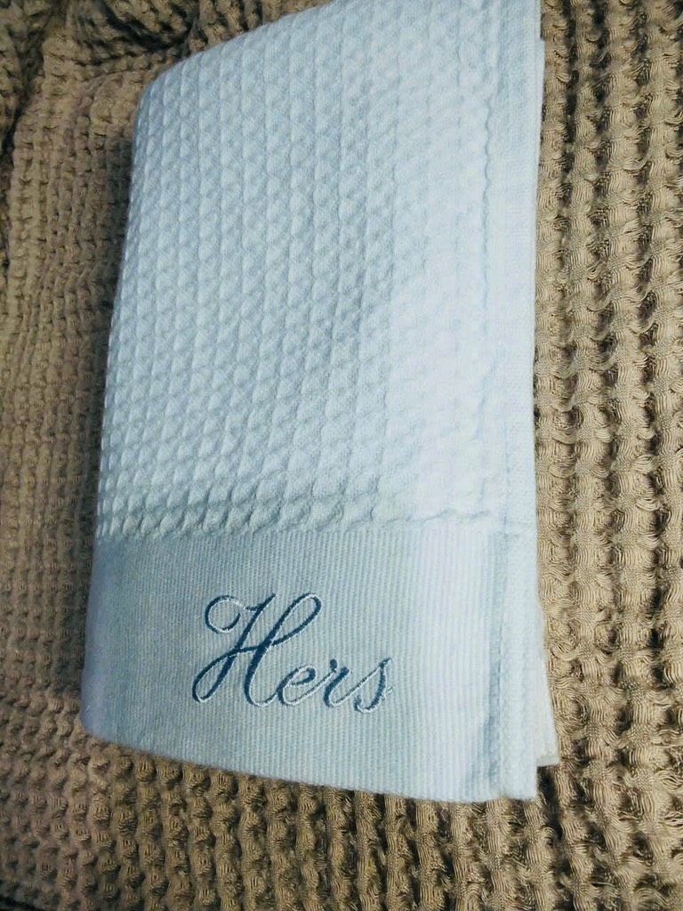 P35 khăn tắm tổ ong Hers 70*1m4