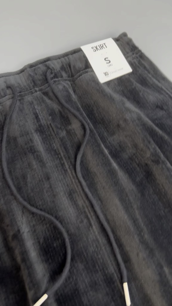 V19 Váy nhung Topten