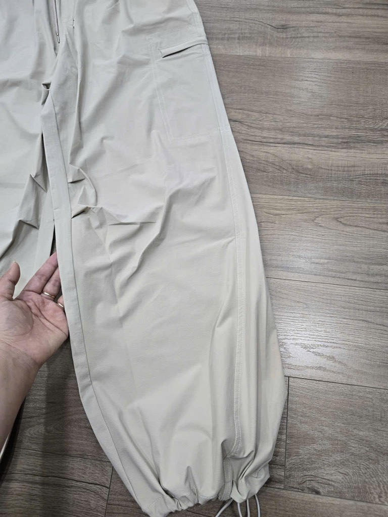 QE35 Quần gió nữ U