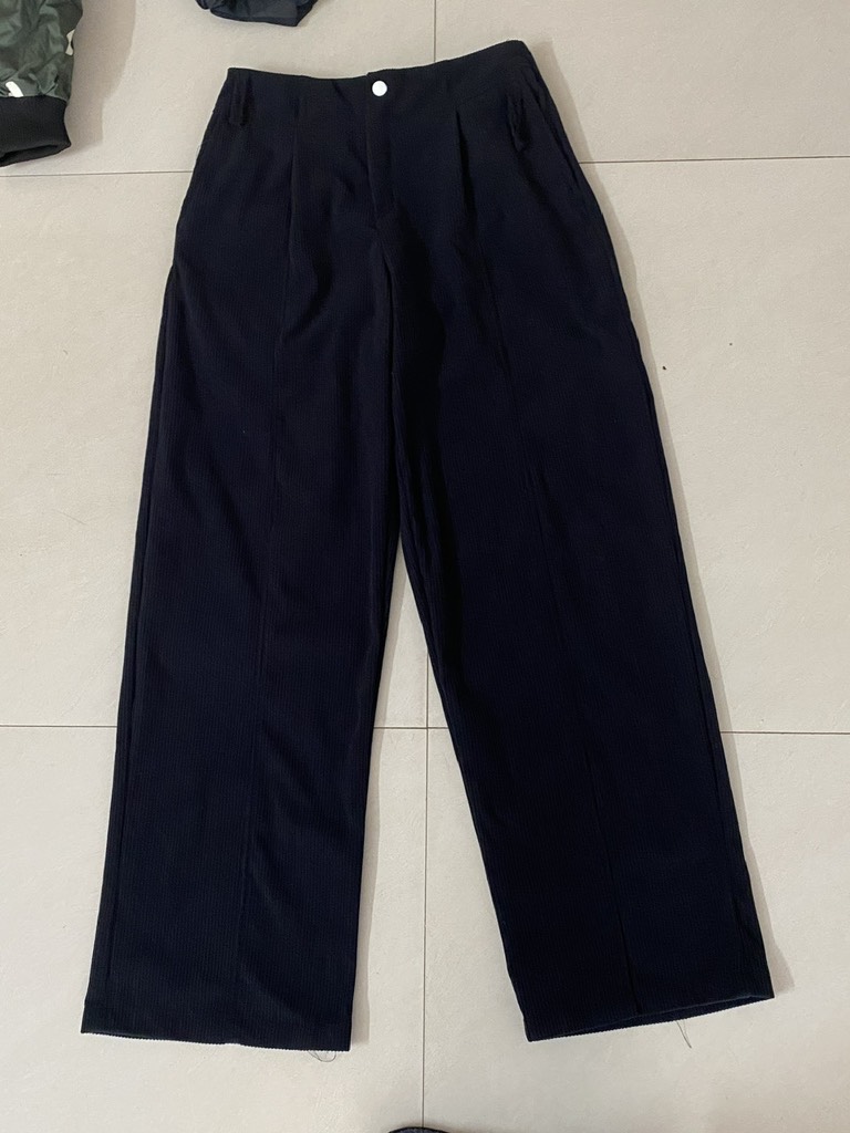 Q129 Quần nhung đen Halara