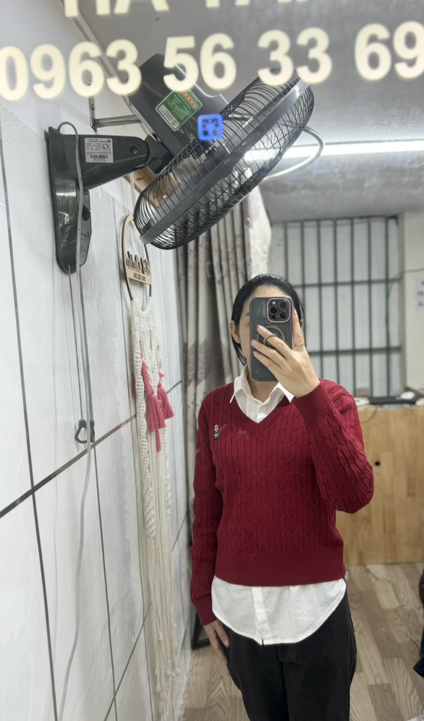 A124 Áo len gấu cổ tim