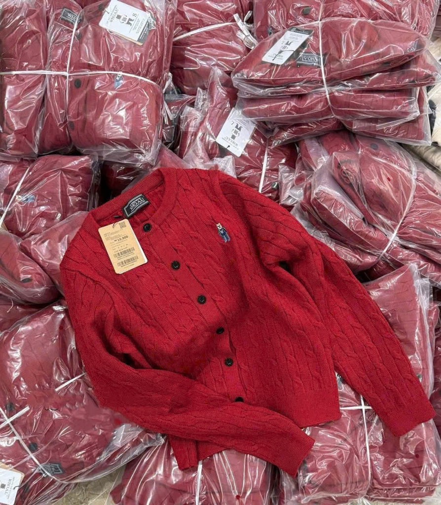 A116 Áo len gấu có cúc