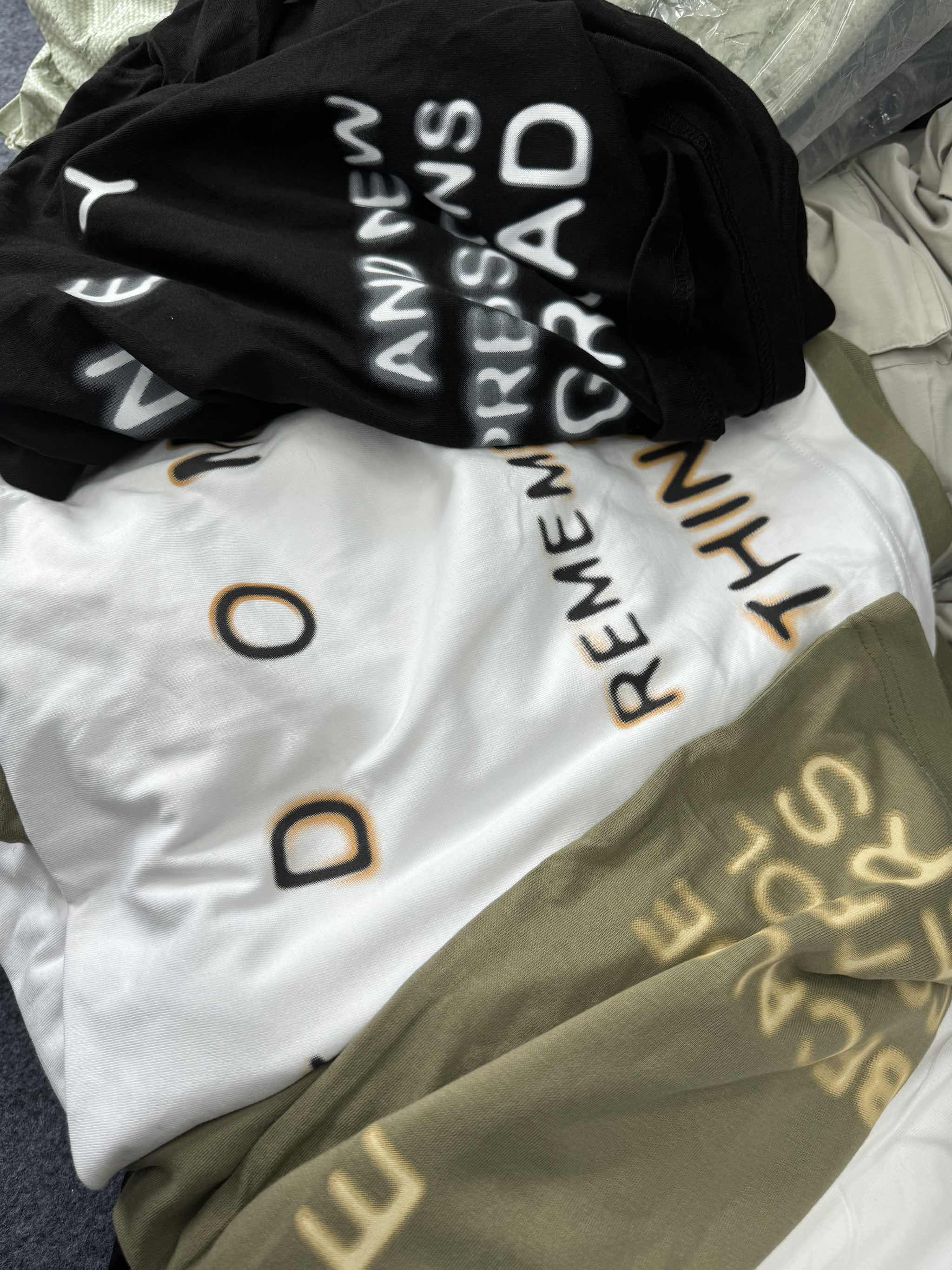 A26 Áo thun nam in chữ GJ