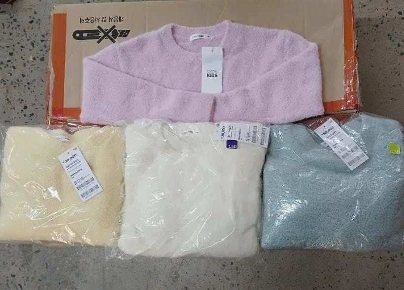 A151 Áo len mềm Topten