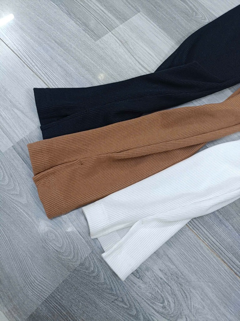 AE33 Áo thun tăm croptop